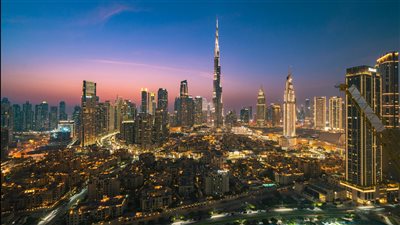 الإمارات تطلق إستراتيجية وطنية لتعزيز الاقتصاد عبر تأسيس تجمعات صناعية وخدمية بقيمة 30 مليار درهم سنويًا 