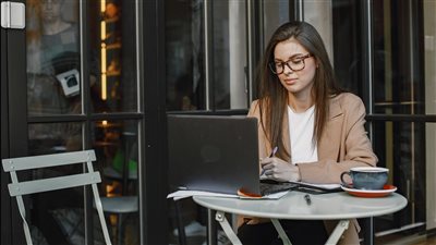 دراسة حديثة في علم النفس التنظيمي تسلط الضوء على أهمية بناء المرونة النفسية لدى الموظفين كسبيل لبقاء الهوية الإنسانية