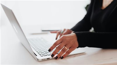 شركة Perplexity تكشف ميزة تسوّق ذكية مدعومة بالذكاء الاصطناعي لتسهيل البحث والشراء عبر الإنترنت