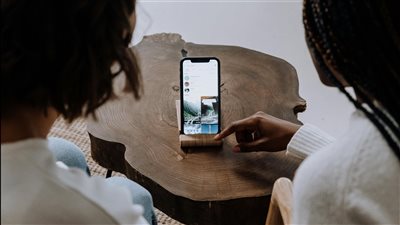 ترند What’s Going On يهيمن على محتوى TikTok هذا الشهر مع رقصات سريعة وصيغ إبداعية تلقى انتشارًا واسعًا بين جيل الشباب
