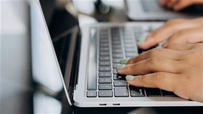 المهارات تتجاوز الشهادات: مع تزايد سرعة التغير المهني كيف يعيد سوق العمل تقييم الكفاءات اليدوية 