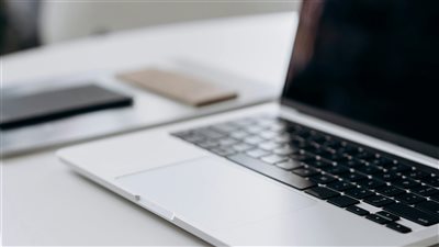 تعاون جديد بين الإنسان والذكاء الاصطناعي يعزز الدفاع السيبراني ويُسرّع كشف التهديدات الرقمية في وقت قياسي