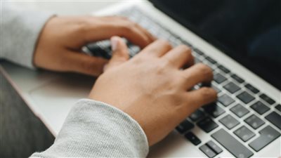 ريادة الأعمال عن بُعد: كيف أصبح بناء فريق دولي صغير اليوم خيارًا رائجًا للشركات الناشئة