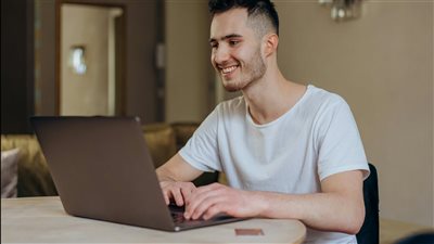 كيف تؤسّس مهارات المستقبل: توجه متزايد نحو التعلم المستمر والتكيف المهني في بيئة العمل المتغيرة بسرعة لعام 2025