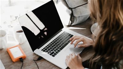 خبراء Future of Life Institute يرون أن ممارسات شركات الذكاء الاصطناعي لا تزال أدنى من المعايير العالمية رغم النمو السريع