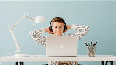 انعكاسات تغير هياكل الوظائف في عصر الذكاء الاصطناعي تبرز الحاجة إلى مهارات مرنة تتجاوز الأدوار التقليدية