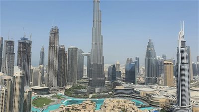 تقرير حديث يظهر أن اقتصاد دبي نما بنسبة 4.4٪ في النصف الأول من 2025 مع توسع في القطاعات غير النفطية والبناء والسياحة