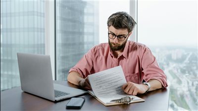 الشكليات التقليدية في العمل تتبدد: المهارات البشرية والتحول نحو بيئات عمل تعتمد على تطوير القدرات الفردية أصبحا مفتاح النجاح
