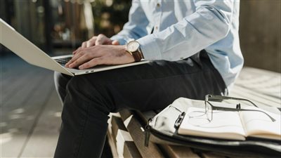 الأعمال الفردية والذكاء الاصطناعي: تمكين المؤسسين من تحويل الأفكار الإبداعية إلى مشاريع