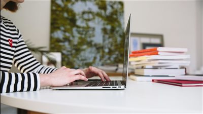 رواد الأعمال والمهنيين يُبرزون أهمية اكتساب مهارات جديدة مرتبطة بالعمل في عصر الذكاء الاصطناعي