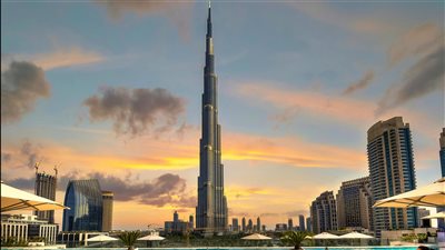 تقرير اقتصادي يشير إلى استقرار الأسواق الإماراتية وجذب رؤوس أموال جديدة في قطاعات الاقتصاد الرقمي