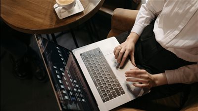اتجاه جديد في تطوير الذات يدمج علم النفس التنظيمي بإدارة الوقت لمواجهة الإرهاق المهني
