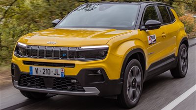 تقييمات السيارات الحديثة تثبت أن Jeep Avenger 2026 تجمع بين التصميم الجذاب والأداء العملي