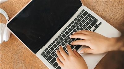 البحث عن المبادرة الشخصية كأساس للتقدم في الحياة المهنية يتصدر نقاشات التطوير الذاتي