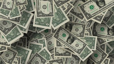 خبراء يتوقعون سيناريوهات متعددة لمسار سعر الجنيه المصري أمام الدولار خلال 2026