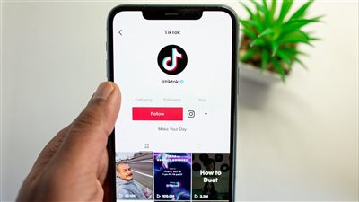 اتجاهات المحتوى على TikTok تكشف ارتفاعًا في مقاطع الفيديو التي تبرز التحديات التقنية والذكاء الاصطناعي في الحياة اليومية