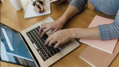 الذكاء الاصطناعي يعيد تشكيل مستقبل الوظائف: بعض المهن التقليدية تتراجع بينما تنشأ فرص جديدة