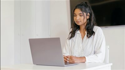 توازن الجوانب التقنية والإنسانية في المهارات يمثل مفتاحًا لبناء مسيرة مهنية متكاملة