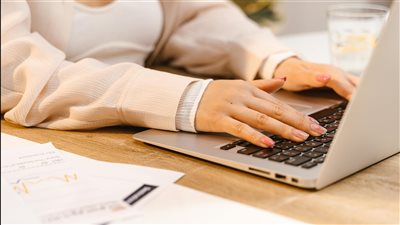 أهمية الدمج بين التعلم التجريبي والسفر في تعزيز الصحة النفسية والنمو الذاتي للمسافر