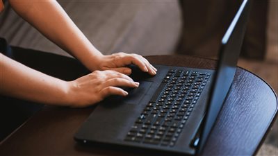 اتجاهات حديثة في التعليم والتطوير المهني تؤكّد أن التعلم المخصص والتغذية الراجعة الذكيّة أصبحا الأساس لبناء مسار مهني متين