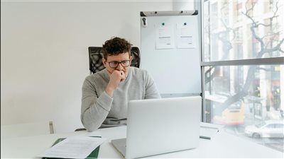 تحديات القوى العاملة في ظل الثورة الرقمية: قراءة في تحولات سوق العمل ومهارات الغد