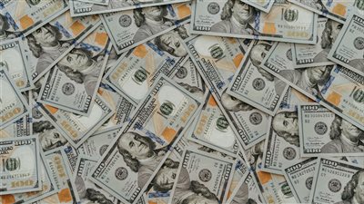 خبراء يتوقعون نطاق تداول الجنيه المصري مقابل الدولار بين مستويات معتدلة ومرتفعة خلال 2026