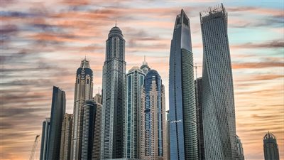 أسواق الأسهم الإماراتية تتراجع بحدة مع خسائر في مؤشرات الأسهم وسط تضارب القراءات الاقتصادية 
