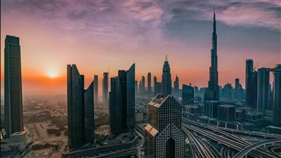 كيف أثرت التحديات الجيوسياسية الراهنة على السوق العقاري في دبي؟