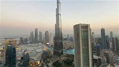الإمارات تعزز موقعها مركزًا عالميًا للتجارة الإلكترونية العابرة للحدود 
