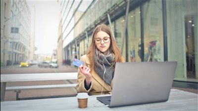 تنظيم الحياة المهنية يكتسب بعدًا نفسيًا جديدًا مع انتشار مفاهيم إدارة الطاقة الذهنية والحد من الإرهاق الوظيفي