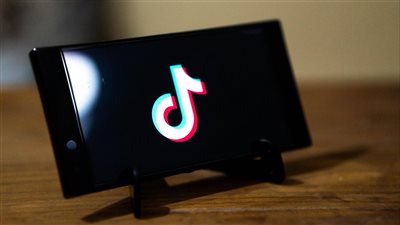 رقصة قصيرة على TikTok تتحول إلى تريند عالمي جديد بعد انتشارها عبر ملايين المقاطع خلال أيام