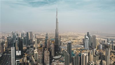 أسواق الأسهم في الإمارات تتراجع مؤقتًا مع تصاعد التوترات الإقليمية وسط توقعات باستمرار دعم الاقتصاد من القطاعات غير النفطية