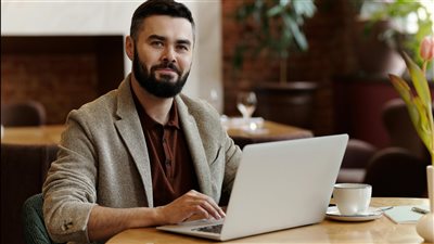 ريادة الأعمال تتجه نحو النماذج المرنة والعمل المستقل مع تزايد الاعتماد على الذكاء الاصطناعي