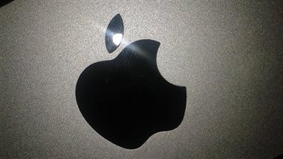 تعيين قيادية سابقة في غوغل لقيادة استراتيجية الذكاء الاصطناعي لدى آبل يعكس تسارع المنافسة بين عمالقة التكنولوجيا