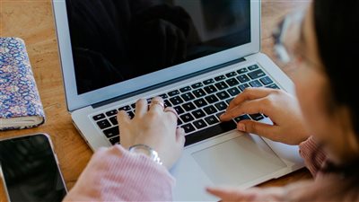 تنامي الطلب على أنماط العمل الهجين يعيد تشكيل مستقبل الوظائف ويخلق فرصًا جديدة لريادة الأعمال