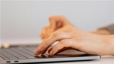 تحول متسارع في سوق العمل العالمي نحو الوظائف الهجينة القائمة على المهارات الرقمية