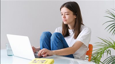 مفهوم التعلم داخل سير العمل يكتسب زخمًا بين المؤسسات الكبرى كبديل للتدريب التقليدي طويل المدى