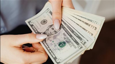 توقعات مصرفية ترجح تحسن أداء الجنيه المصري تدريجيًا مع زيادة التدفقات الأجنبية وسعره في مصر ليوم 10 مايو 2026
