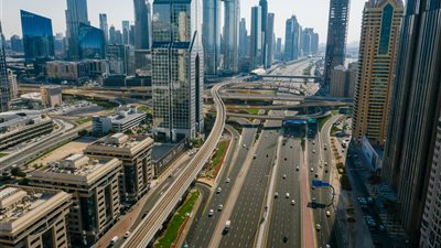 وكالة Fitch Ratings تثبت التصنيف الائتماني للإمارات عند AA- مع نظرة مستقبلية مستقرة