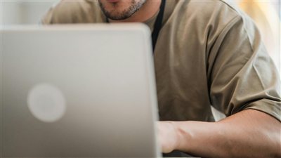علم النفس المهني يشهد اهتمامًا متزايدًا بمفهوم التركيز العميق بعد دراسات ربطت بين تقليل التشتت الرقمي وتحسن القدرة على التعلم