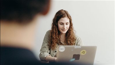 تقارير سوق العمل تكشف تصاعد الطلب على المهارات التحليلية والرقمية مع اتساع الفجوة بين احتياجات الشركات ومؤهلات الباحثين عن الوظائف