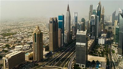 نمو القطاع الخاص غير النفطي في الإمارات خلال مايو يعزز الثقة الاقتصادية رغم اضطرابات الشحن البحري