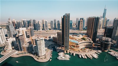 ثقة الأسواق العالمية بالاقتصاد الإماراتي تتجدد بعد تأكيد التصنيف الائتماني المرتفع والنظرة المستقبلية المستقرة للدولة