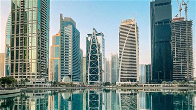شراكة جديدة بين الوكالة الدولية للطاقة المتجددة وائتمان الصادرات الإماراتي لتعزيز تمويل مشاريع الطاقة النظيفة
