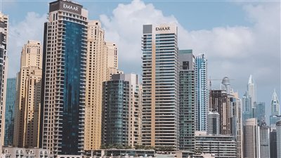 وكالة الطاقة الدولية ترصد توسع استراتيجية الإمارات النفطية مع خطط لرفع الإنتاج فوق 5 ملايين برميل يوميًا ودعم استثمارات الطاقة طويلة الأجل