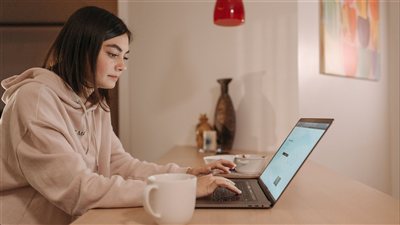 أساليب تنظيم الحياة المهنية تتجه نحو التعلم المستمر وبناء عادات تطوير ذاتية لمواكبة التحولات السريعة في الوظائف والمهارات