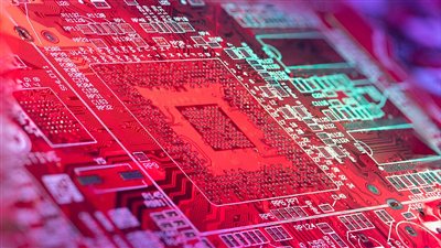 أوبن إيه آي تكشف عن أول شريحة ذكاء اصطناعي مخصصة بالتعاون مع برودكوم لتعزيز سرعة تشغيل النماذج
