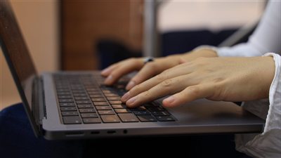 دراسات حديثة تشير إلى أن بناء عادات تنظيم الوقت وإدارة الانتباه أصبح من أكثر المهارات المهنية تأثيرًا في رفع الإنتاجية