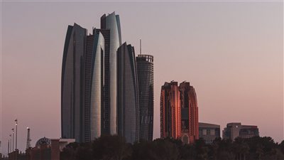 أسهم دبي وأبوظبي تُغلق على تباين مع ترقب المستثمرين لنتائج الشركات واستمرار الضغوط الجيوسياسية رغم تحسن أرباح عدد من البنوك الإماراتية