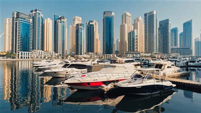 أسواق الإمارات تترقب موجة استثمارات جديدة مع استمرار المشروعات الاستراتيجية التي تعزز جاذبية الدولة كمركز إقليمي للأعمال والتمويل